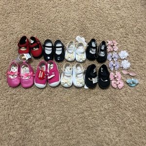 Baby girl shoes and bows